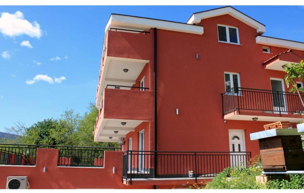 Odessa Mama Appartement Bijela Buitenkant foto