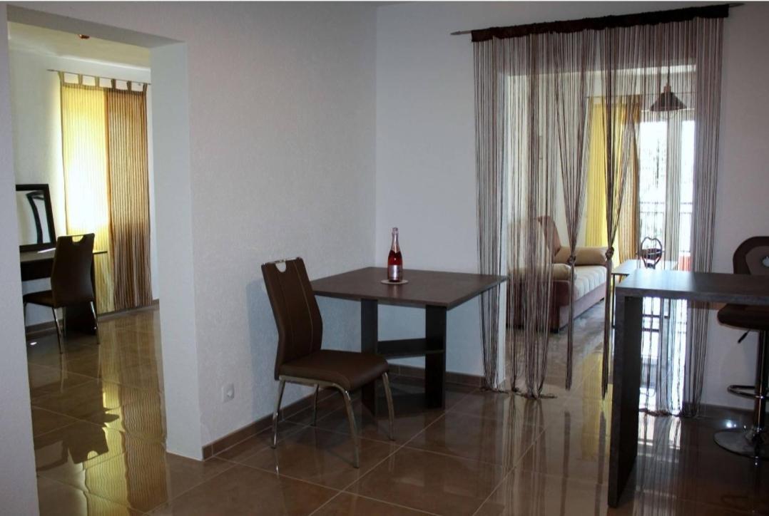 Odessa Mama Appartement Bijela Buitenkant foto